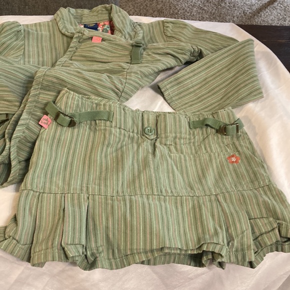 Oshkosh bgosh 2pc skort set . Jacket size 6 and skirt size 5 - Picture 7 of 15